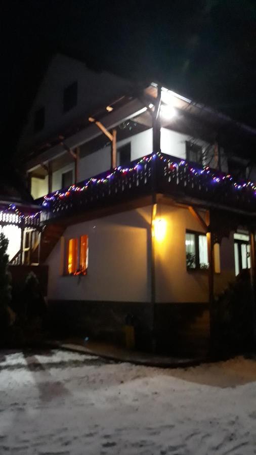 Molnar Vendeghaz Bed & Breakfast Praid Exterior photo